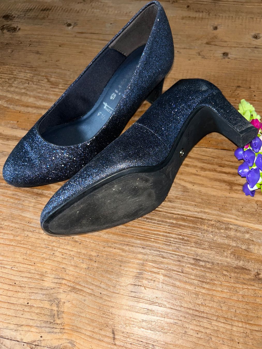 Tamaris Scarpe da donna: Blau-glitzernde Pumps Tamaris 36 – Usato da Safenwil venduto da 2hand_aber_wertvoll 1