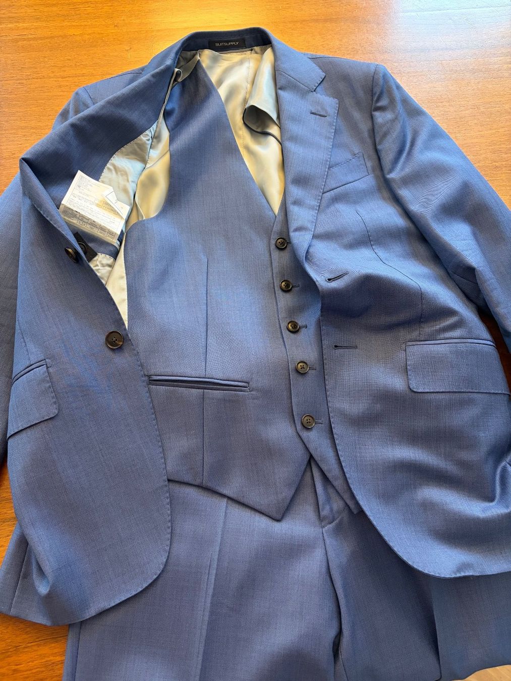 Suitsupply Completi: Suitsupply La Spalla - drei Teiler Anzug – Usato da St.Gallen venduto da Boergie