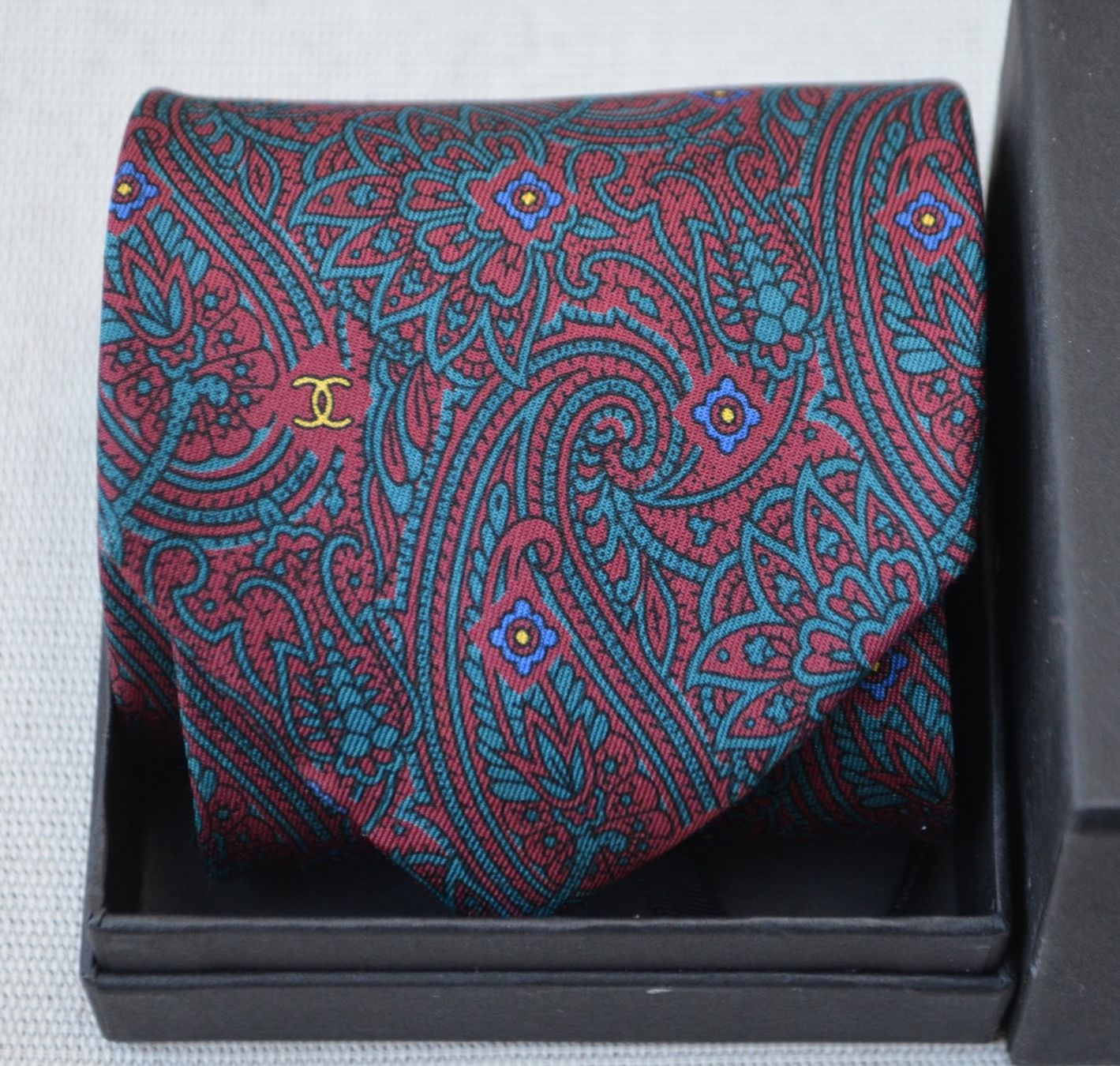 Chanel Cravatte: Chanel  Krawatte / cravate – Usato da Collonges venduto da arashee