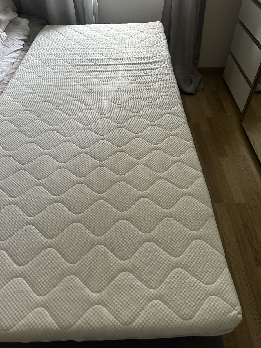 Letti: Bett 90/200 in grau mit Topper – Usato da Zürich venduto da bea_5268 1
