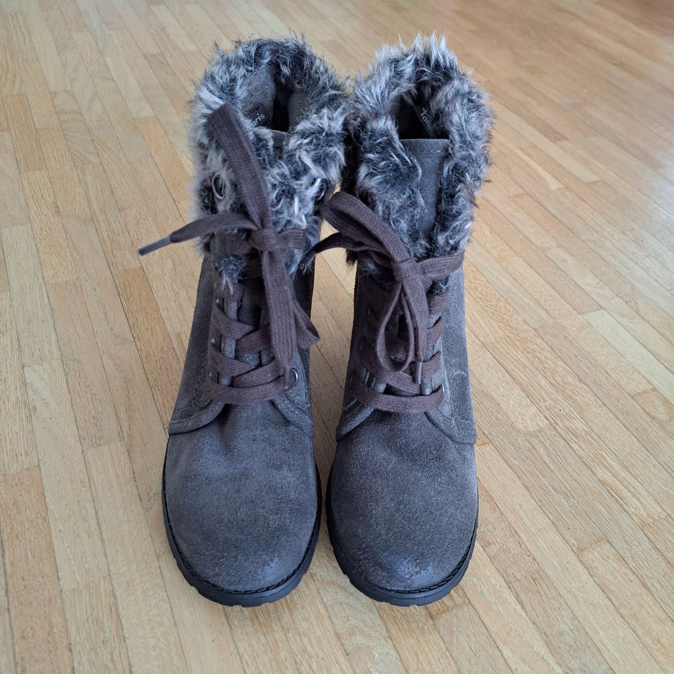 Scarpe da donna: Bottines avec fourrure – Nuovo (secondo la descrizione) da Le Mont-sur-Lausanne venduto da olatiu