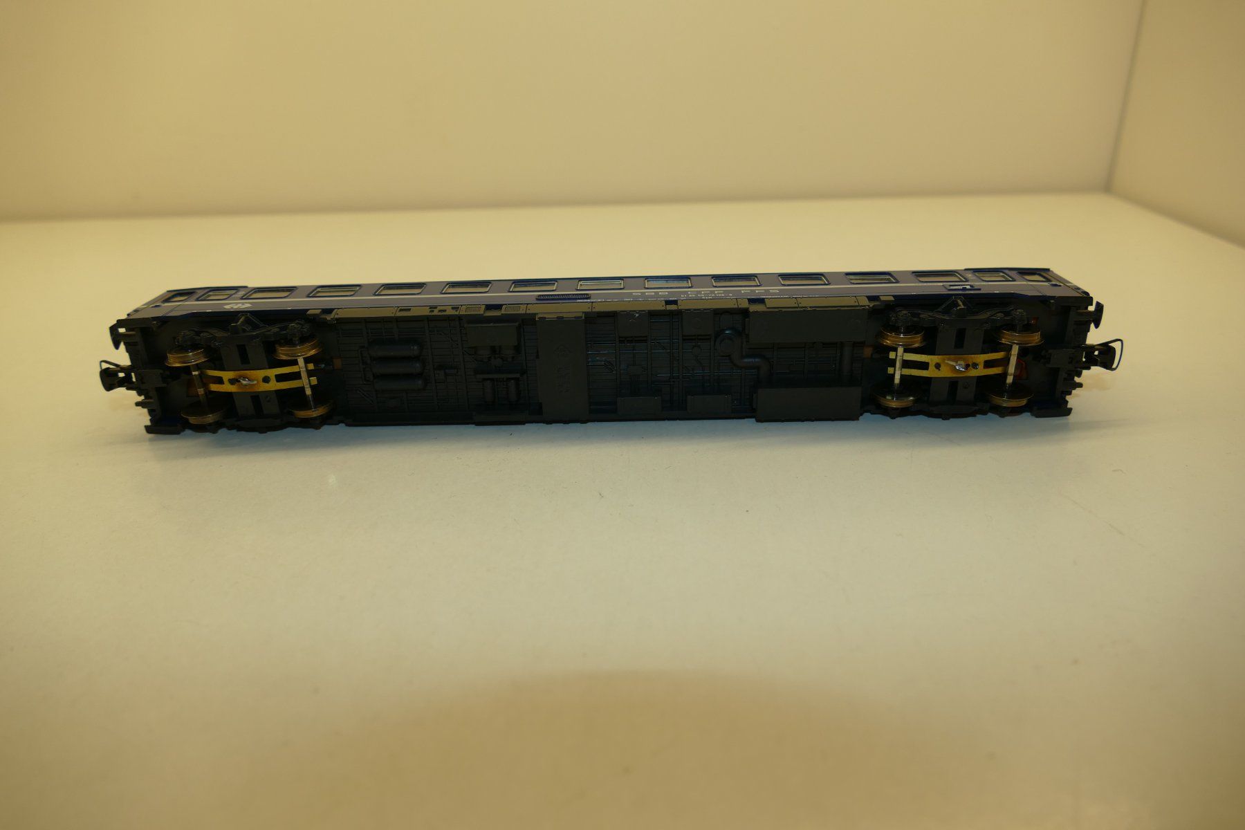 Roco Modellini di ferrovie: Roco H0: SBB 2.Kl. Abteil-Liegewagen Typ Bcm – Usato da Niederhasli venduto da rail-duerst 6