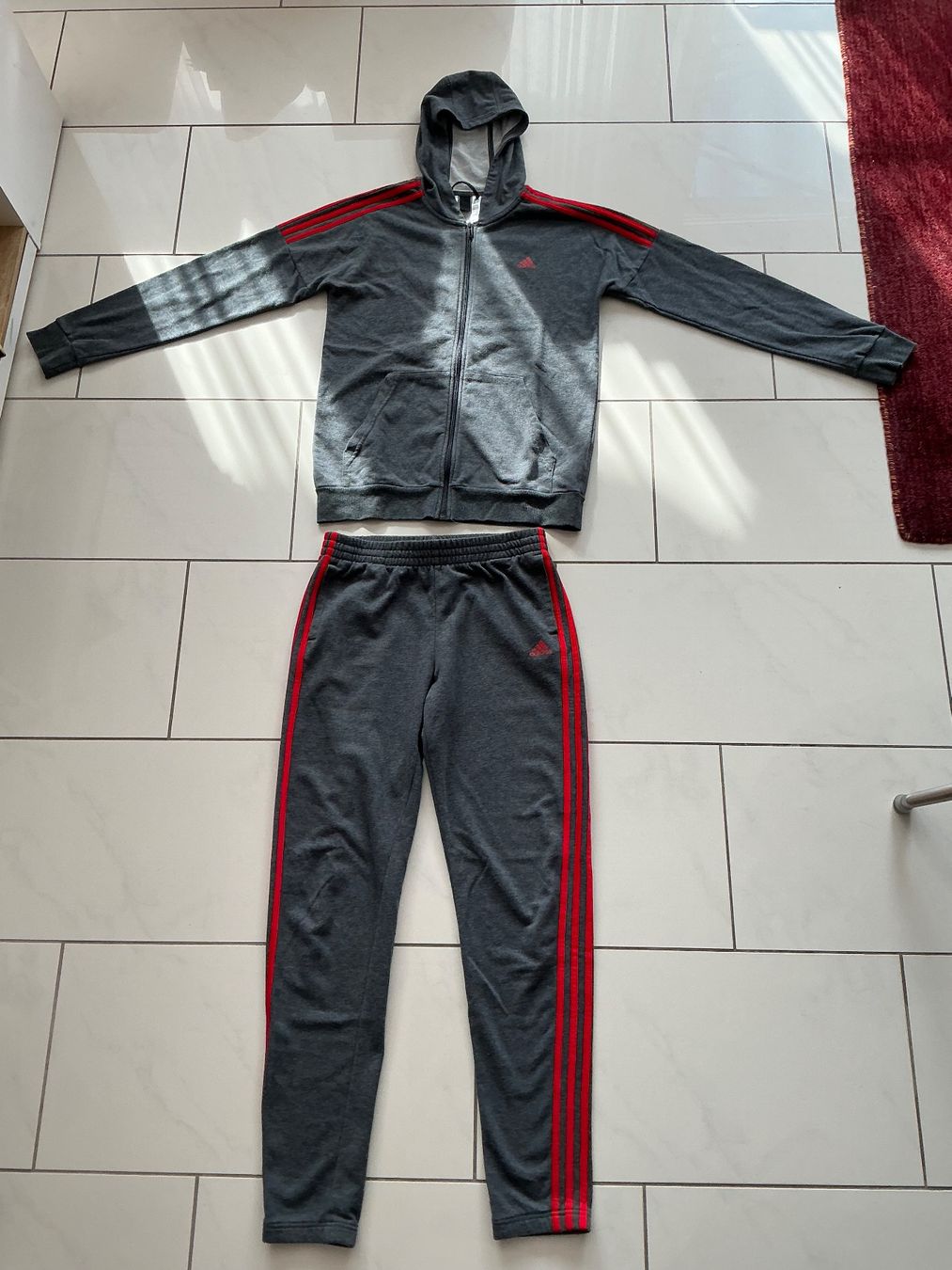 Adidas Completi: Adidas Trainer Gr.176 – Usato da Biel-Benken BL venduto da Sahra1