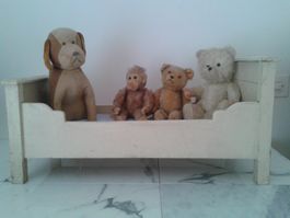 uraltes Puppenbett Holz mit Lattenrost fix - Vintage