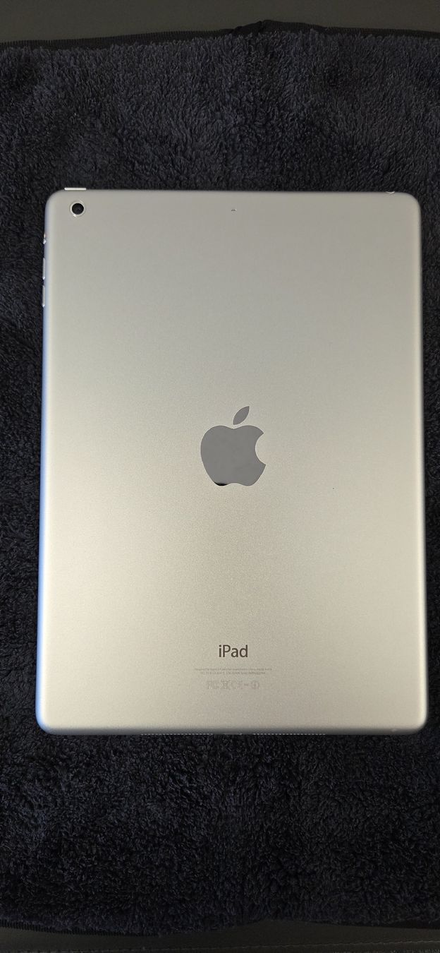 Apple Tablettes PC: Ipad air 16GB – D'occasion à Cernier / par car_5rm5 1