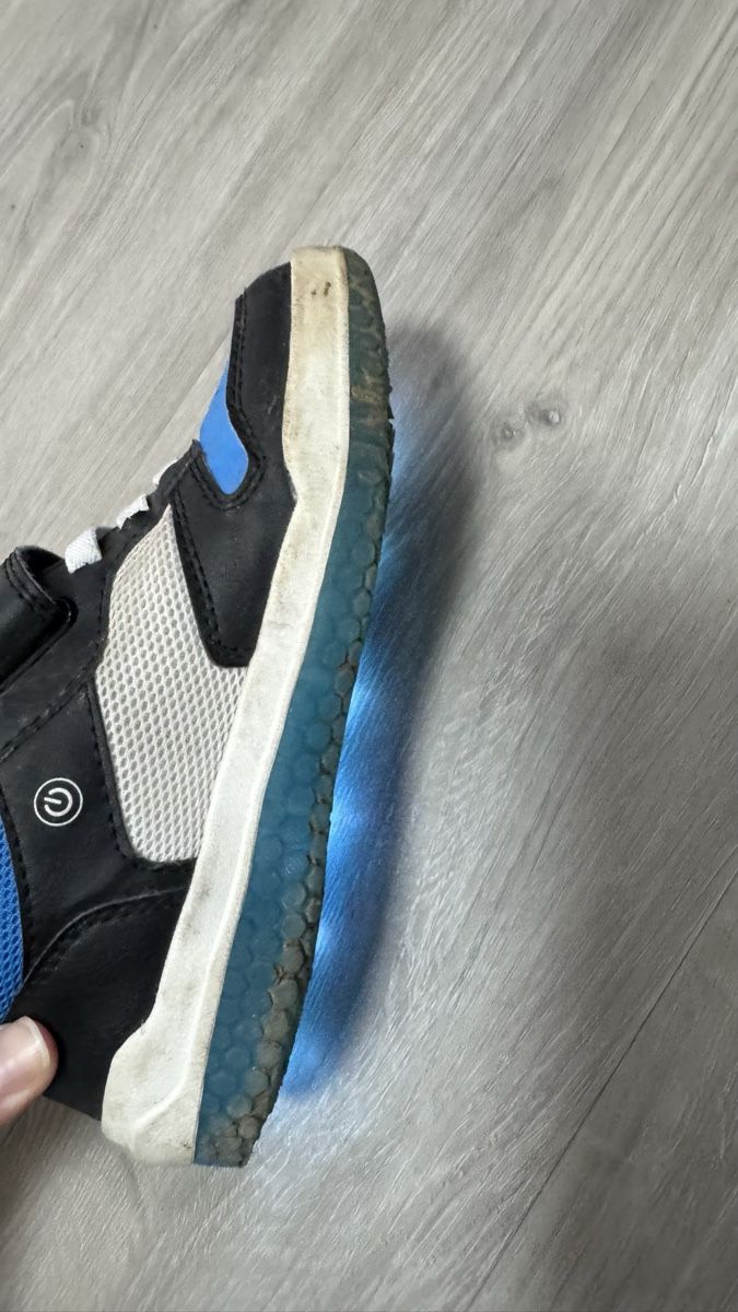 Scarpe per ragazzi: Jungenschuhe Gr 31/32 – Usato da Wirzweli venduto da Anophela 2