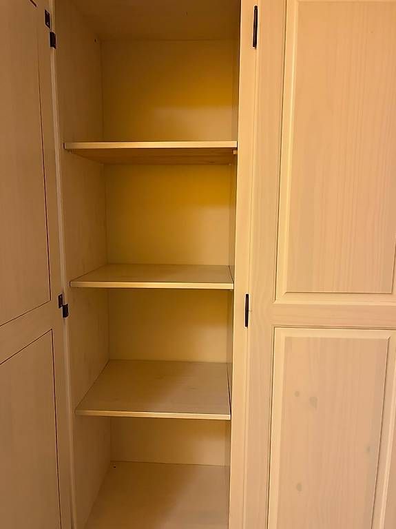 Schränke: Kleiderschrank Ikea  – Gebraucht aus Basel von Neudecks 1