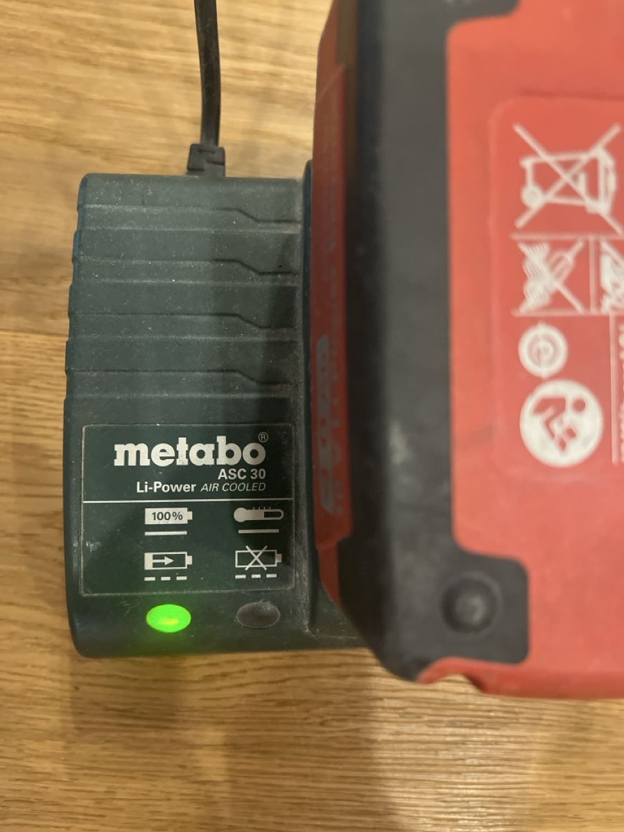 Metabo Caricatori & Batterie: METABO ASC30 Werkzeugakku – Usato da Schindellegi venduto da Zurpan 1