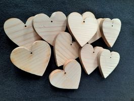 10  Stk. Deko Herzen Holz mittel gross