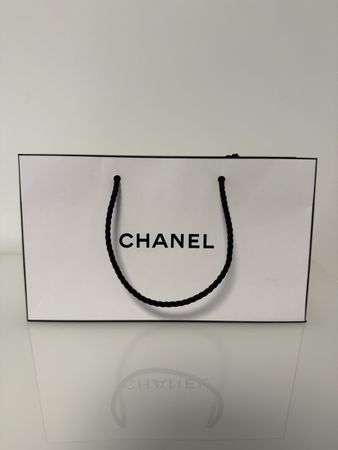 Original Chanel Papiertragetasche – Perfekt für Geschenke!