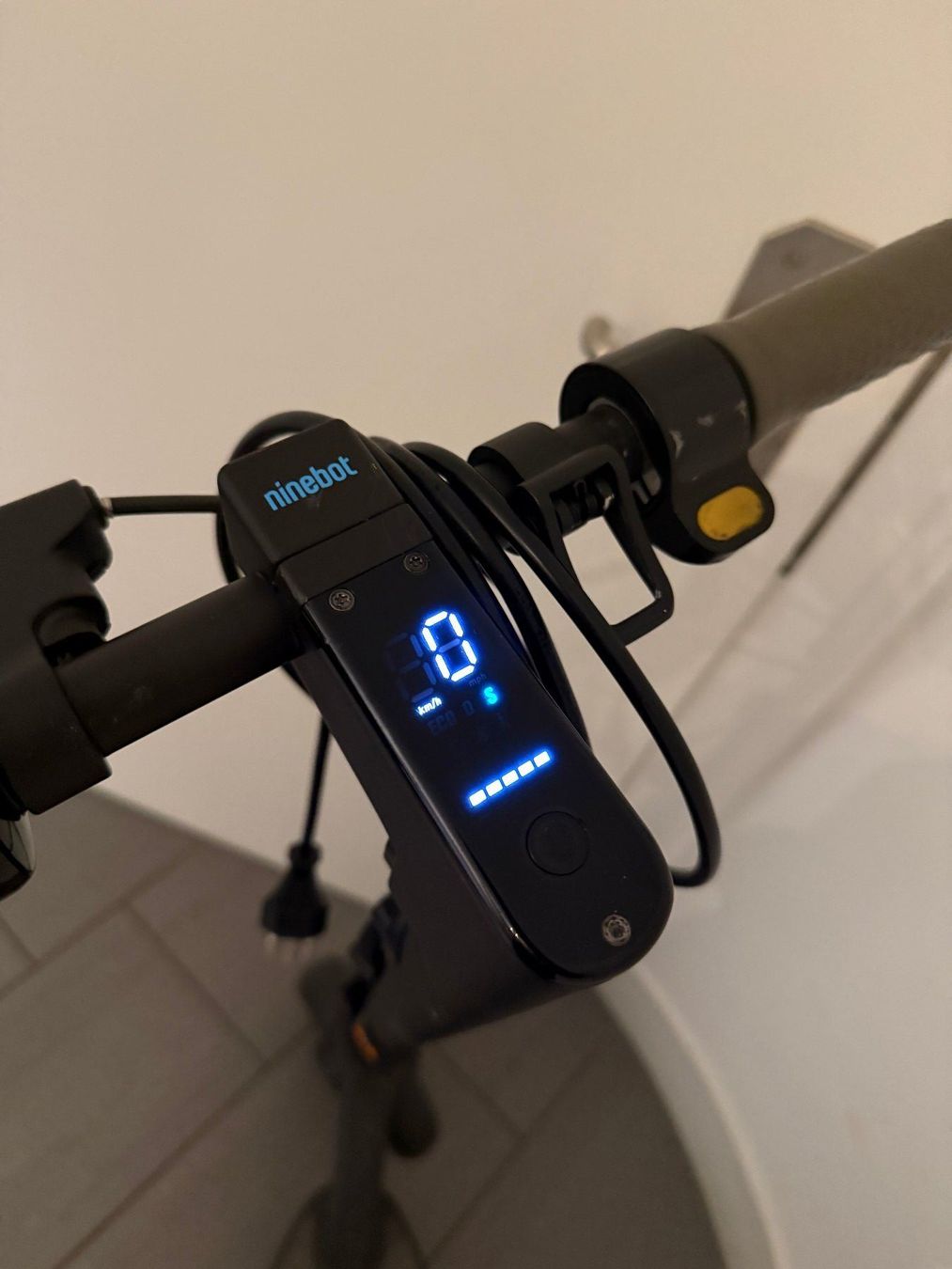Segway Kickboard: Segway Ninebot KickScooter Max G30D II – Usato da Zürich venduto da Naloo 1