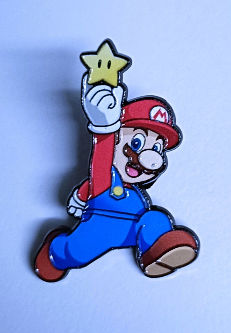 Placchette & Badge: Pin Super Mario mit Stern – Usato da Köniz venduto da VintagePin