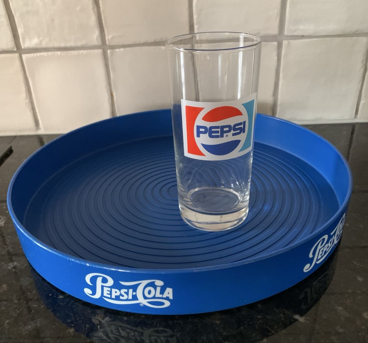 Servierplatten: Pepsi Cola Serviertablett mit Glas – Gebraucht aus Egg b. Zürich von ohtannenbaum