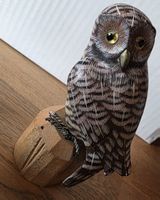Eule Figur aus Holz auf dem Sockel siehe Foto 