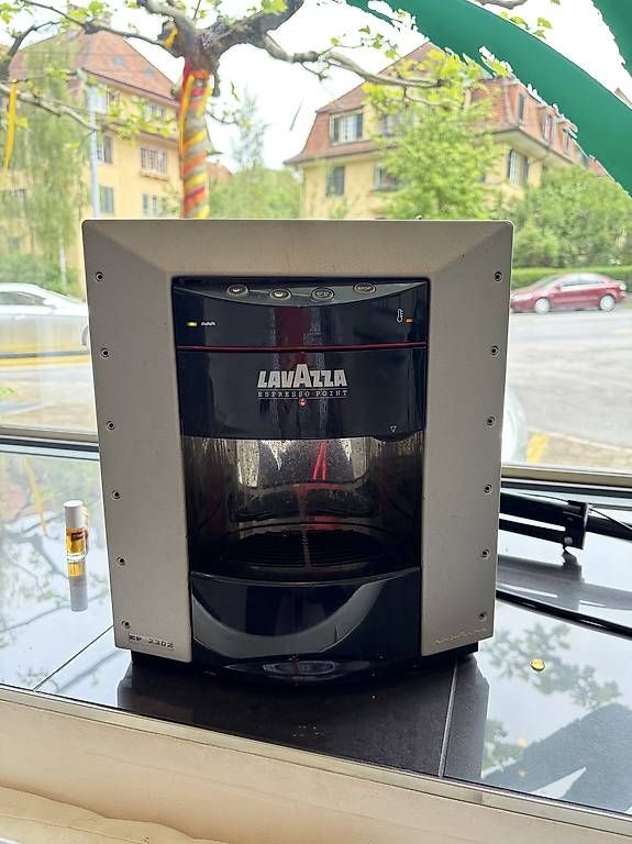 Kaffeemaschinen & Espressomaschinen: Lavazza Kapsel Kaffeemaschine  – Gebraucht aus zürich von despina1