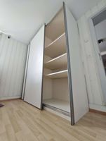 Kleiderschrank mit Schiebeturen weiss gebrauchter Zustand