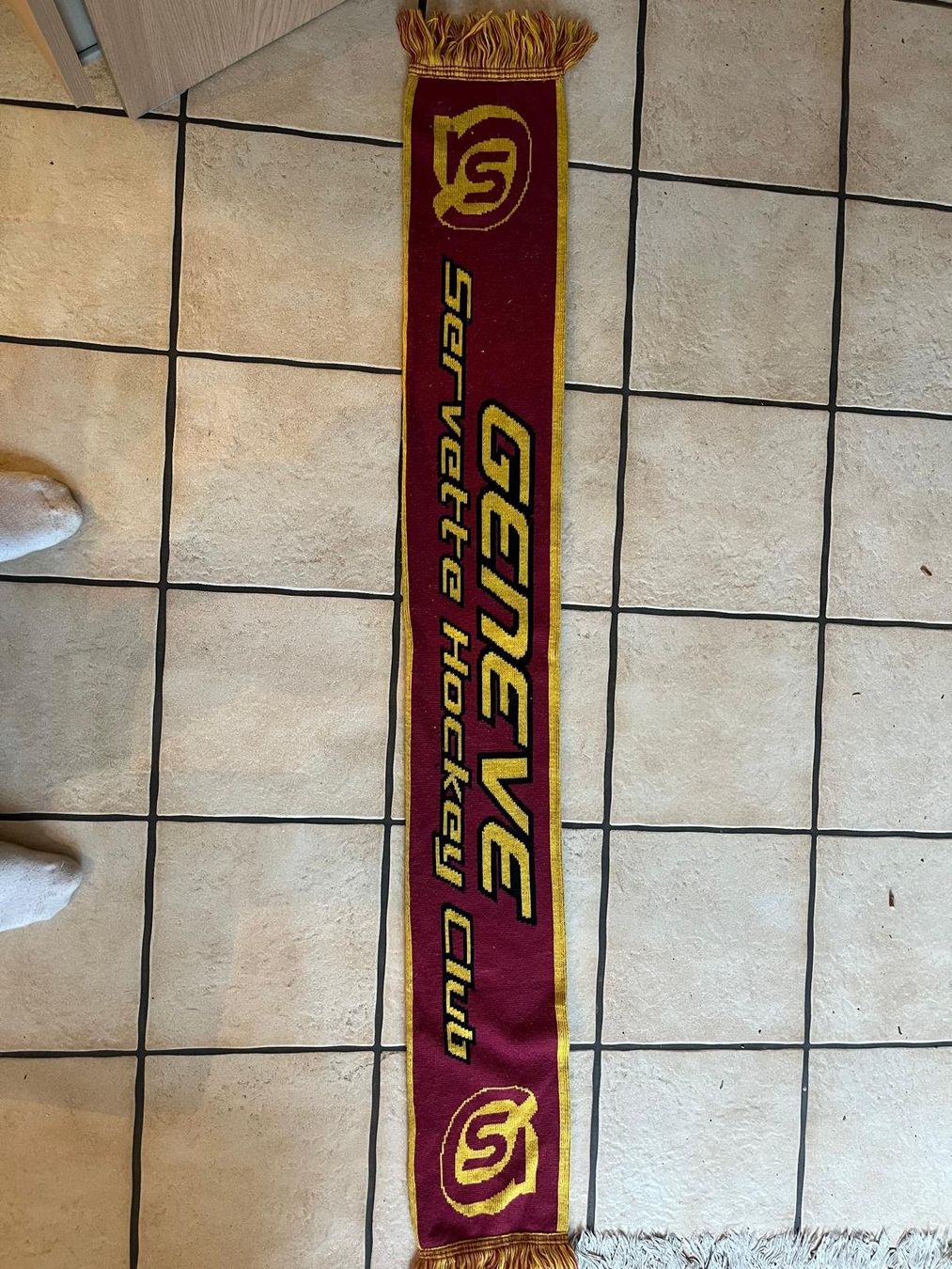 Foulard & Sciarpe: Geneve Servette Schal Echarpe – Nuovo (secondo la descrizione) da Büttikon AG venduto da ala_gw7p 1
