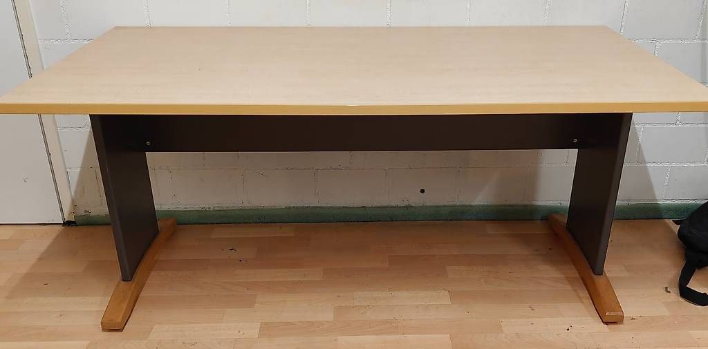 Schreibtische: Bürotisch – Gebraucht aus Chur von MauMau.ch 1