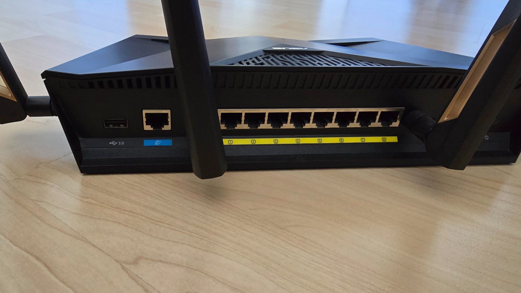 Asus Modem & Router: ASUS RT-AX88U – Usato da Bubikon venduto da PACER 2