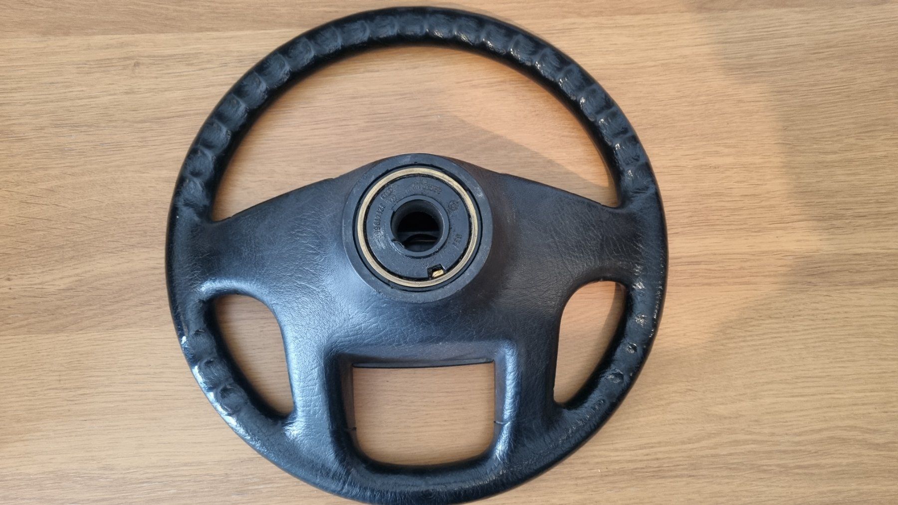 Volkswagen Tutti pezzi di ricambio auto: Volant VW Golf GTi /G60 / 16V / VR6 – Usato da Couvet venduto da Mima0077 1