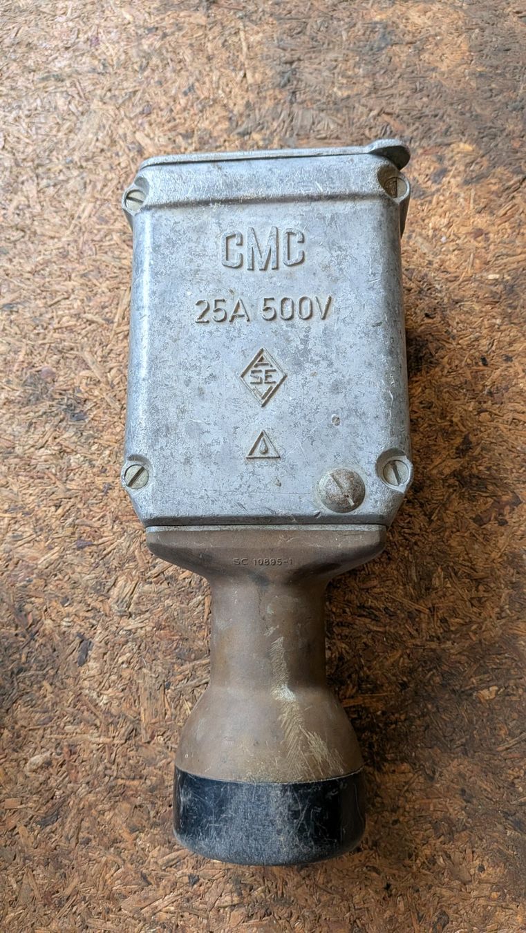 Spine: Steckdose CMC 25A 500V – Usato da Wilen (Gottshaus) venduto da mahi87