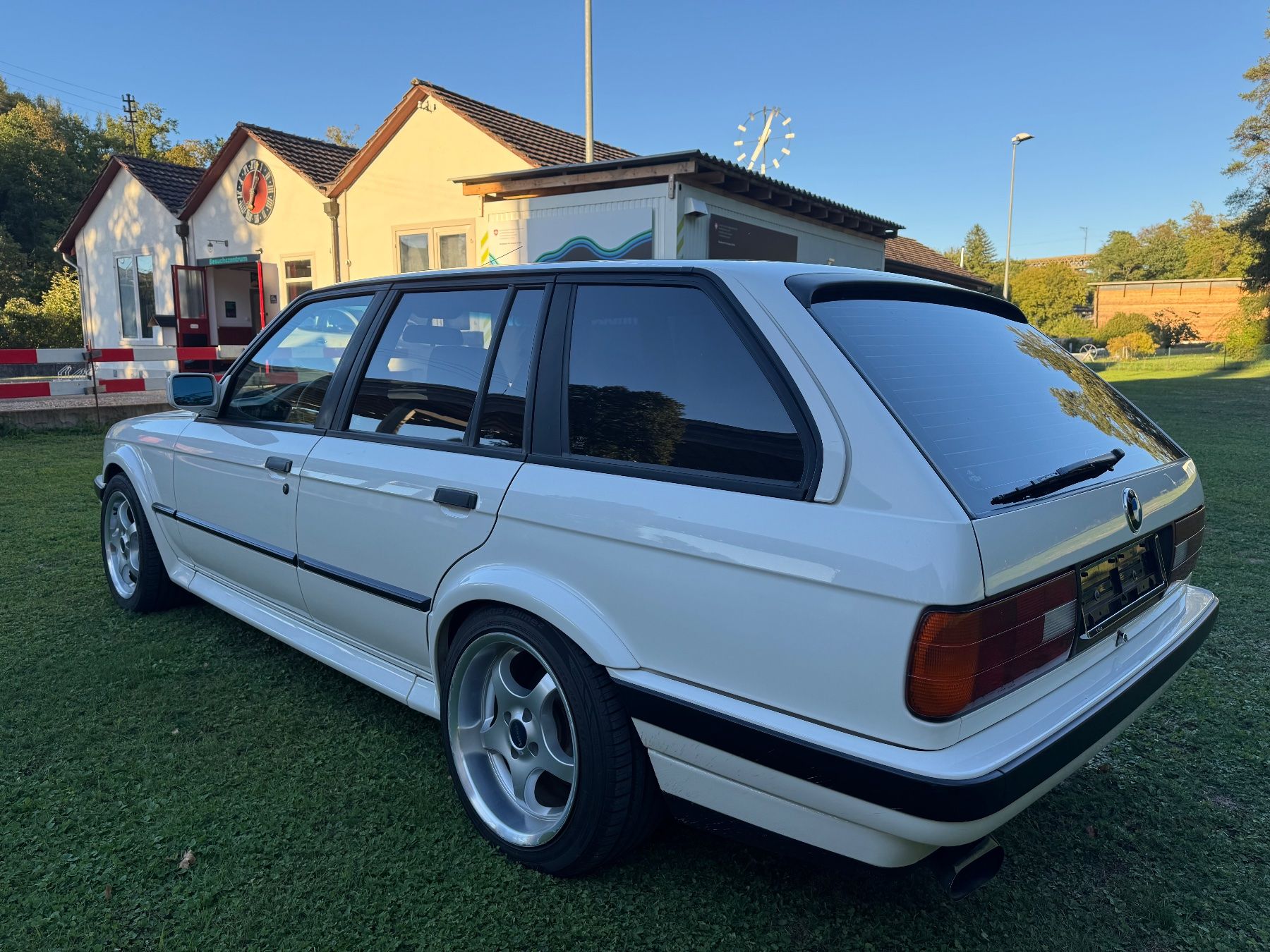 BMW Automobili: BMW 325iX Touring E30 Handschalter 170PS "Emmenegger" – Usato da Andelfingen venduto da werkstatt01 3