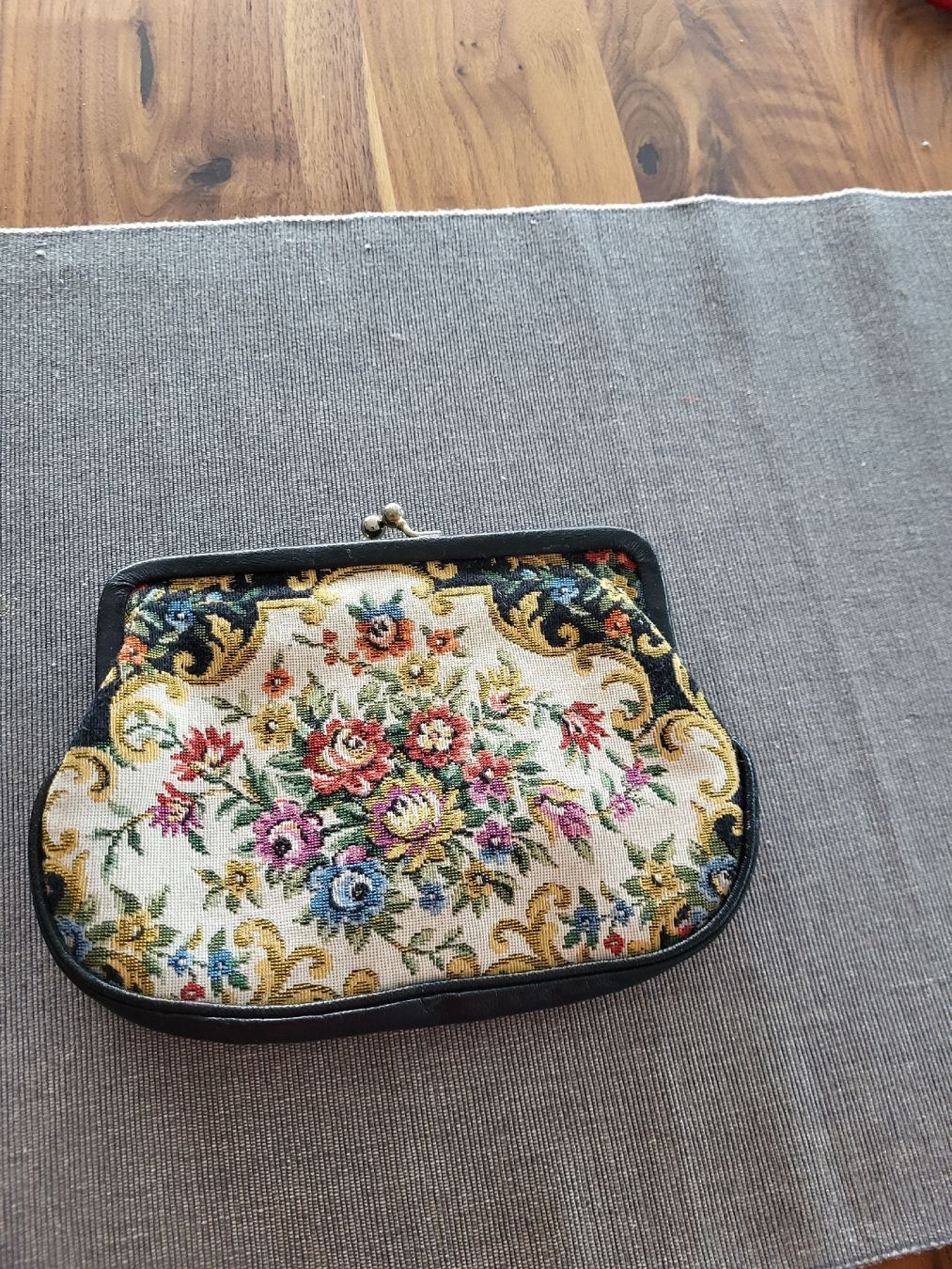 Borse da donna: Kleines Folkloretäschchen, Breite 18 cm, Höhe 12 cm, – Usato da Meisterschwanden venduto da Nelly59 2