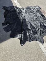 GANZES ĶUĤFELL. Schwarz