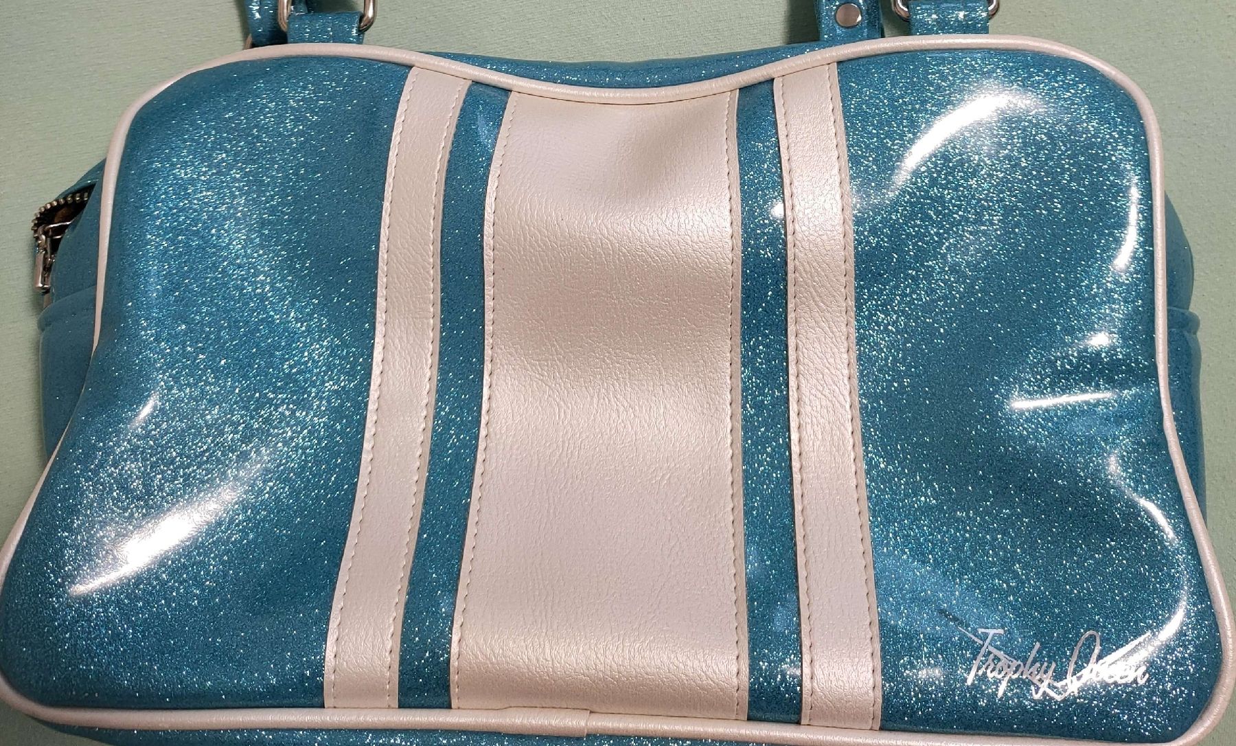 Borse da donna: Babyblaue Trophy Queen Handtasche - ein Hingucker! – Usato da Oberrohrdorf venduto da Karin84
