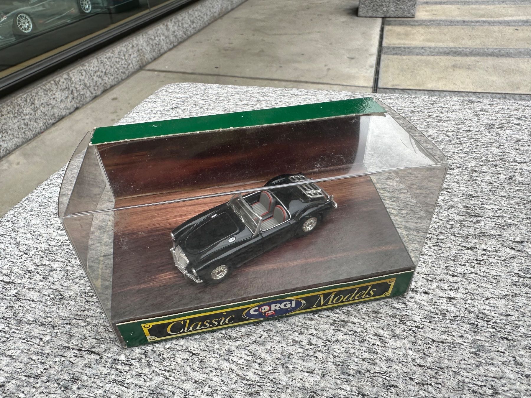 Kit di modellismo & Modellini statici: Corgi Classic 1:43 MGA D730 Hard Top – Usato da Chiasso venduto da Carrara-Modellismo 3