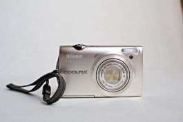 Nikon Coolpix S5100 Digitalkamera 12.2MP 5xZoom silber