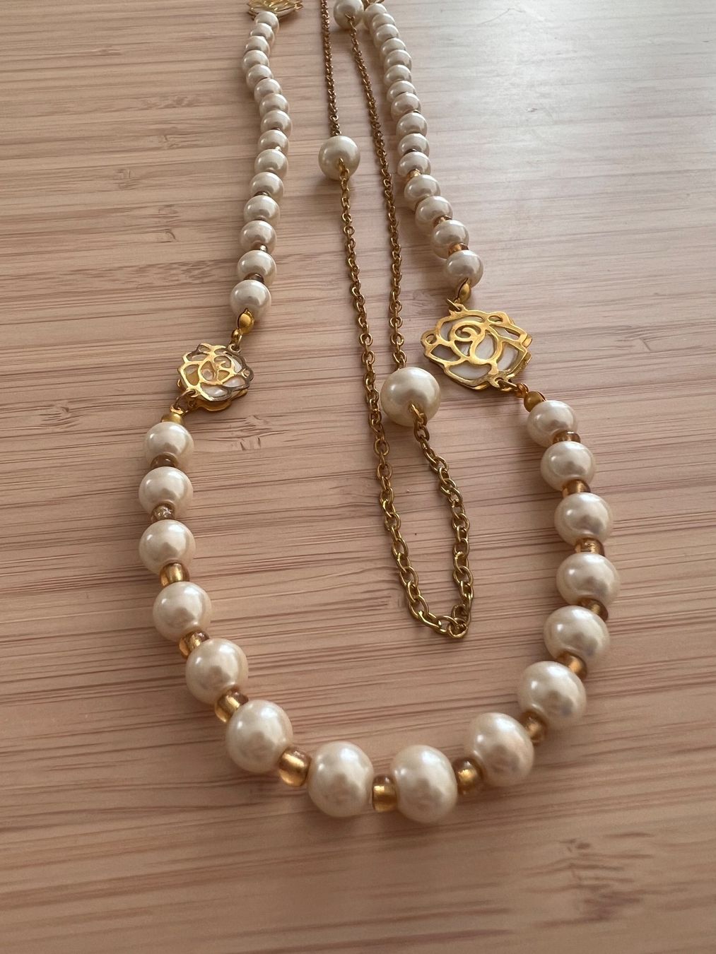 Catenine: White pearl long necklace – Usato da Genève venduto da Ballpencase 1