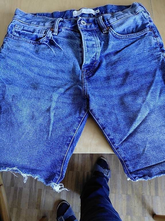 Jeans: 2 kurze Jeans Hose gr. 30 und 40 – D'occasion à Ostermundigen par deb1deb1 1