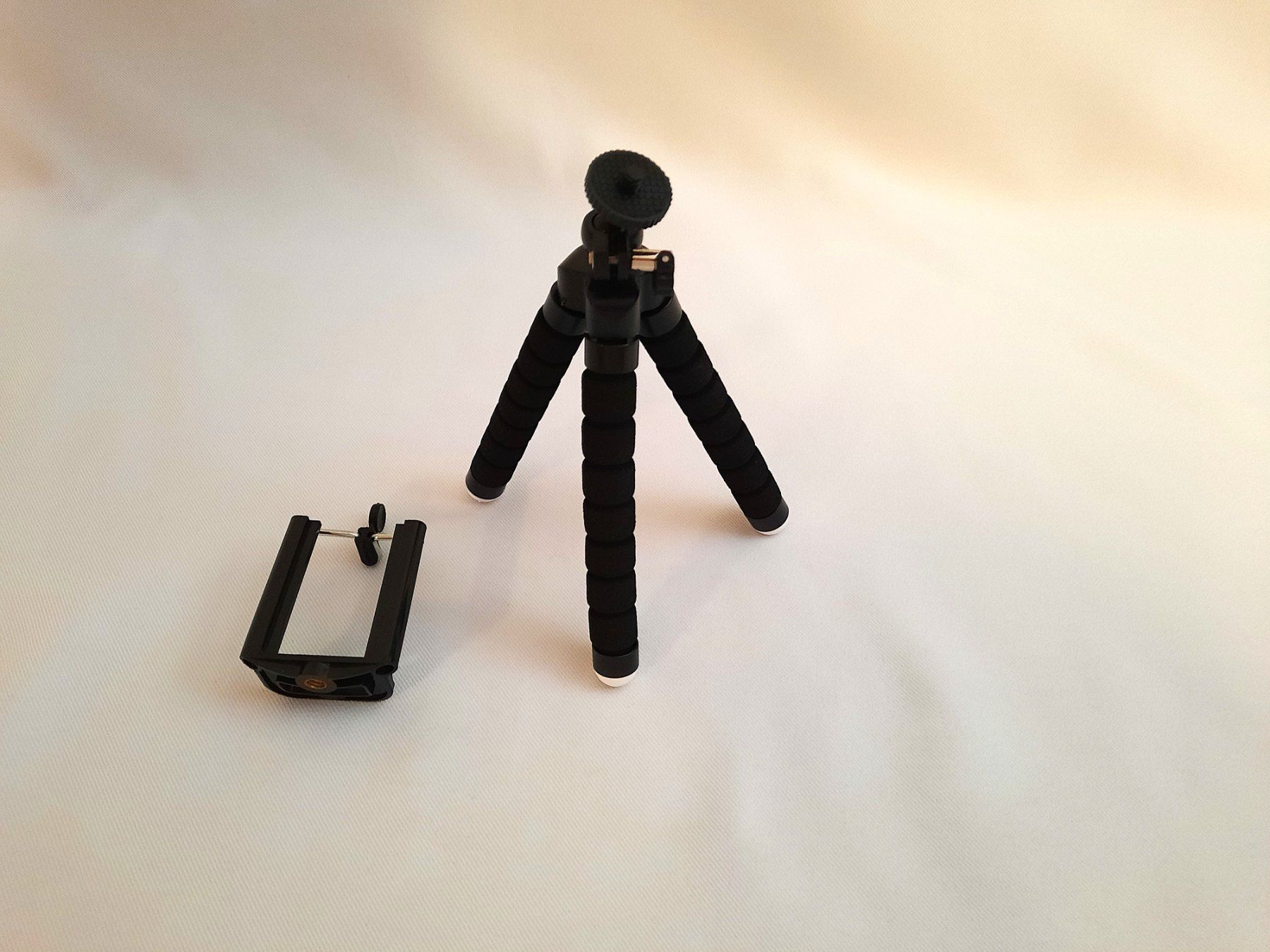 Sonstige Dekorationen & Accessoires: KIKKERLAND Smartphone Tripod – Neu (gemäss Beschreibung) aus Beinwil am See von Restwert_Beinwil