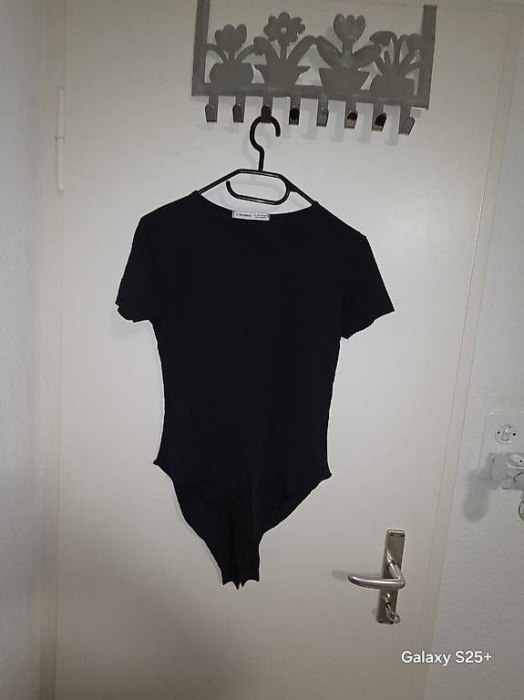 Tops: 3 Pull & Bear Bodys – Gebraucht aus St. Gallen von ruz_t5lk 1
