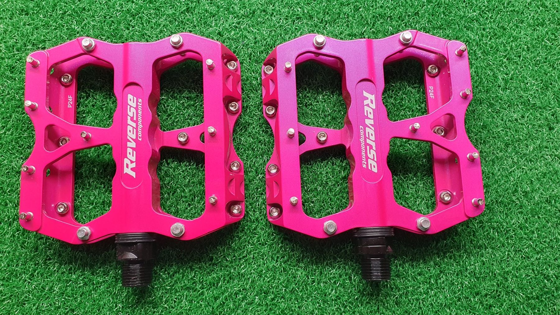 Pièces détachées: Reverse Escape Pedale pink – Neuf (Voir description) à Meyriez par Rion1