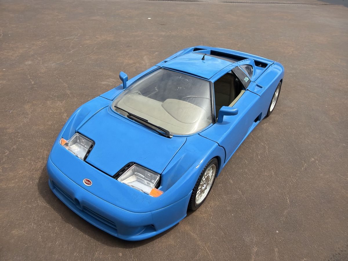 Bburago Voitures modèles: Bugatti EB110 - 1/18 - Bburago – D'occasion à Wolfwil par Rolex1 4