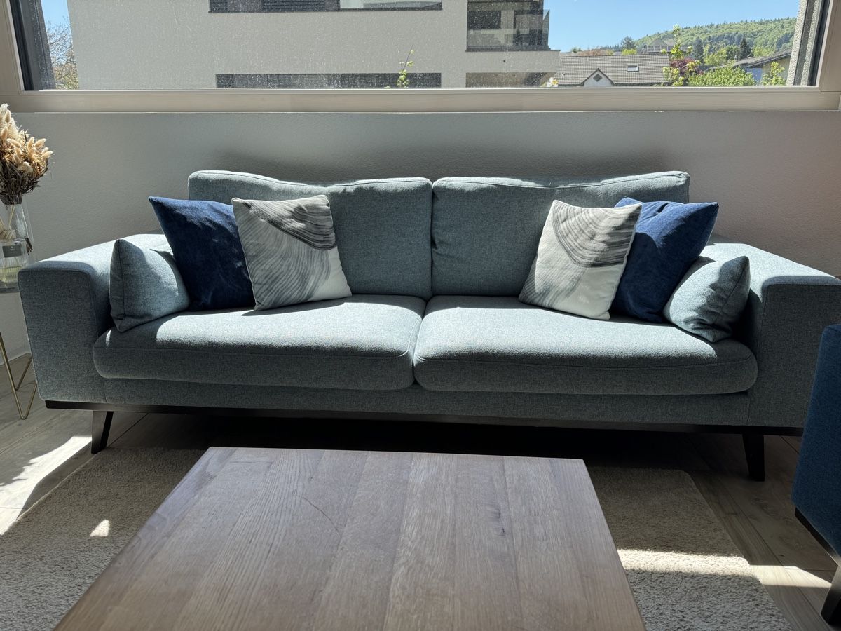 Divani: Micasa Sofa Couch Stoffsofa hellblau – Usato da Gelterkinden venduto da murattibox 2