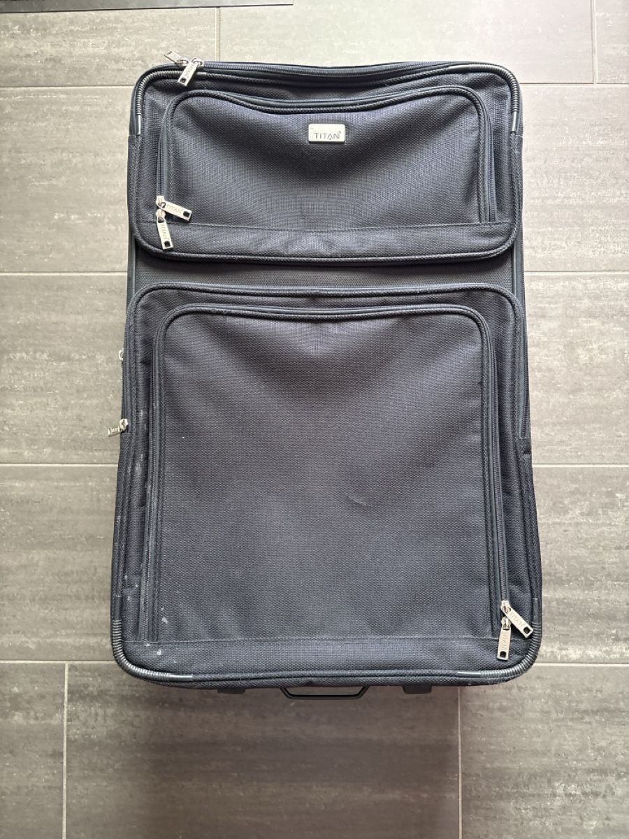 Valises de voyage: Reisekoffer Titan 70x45x25cm – D'occasion à Remigen par Avanti