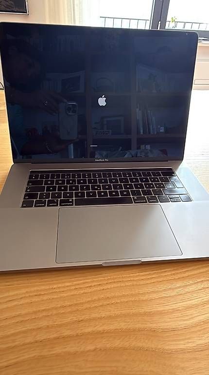 Notebooks: MacBook Pro 15 2019  ottimo stato – Gebraucht aus Breganzona von Sele11 1