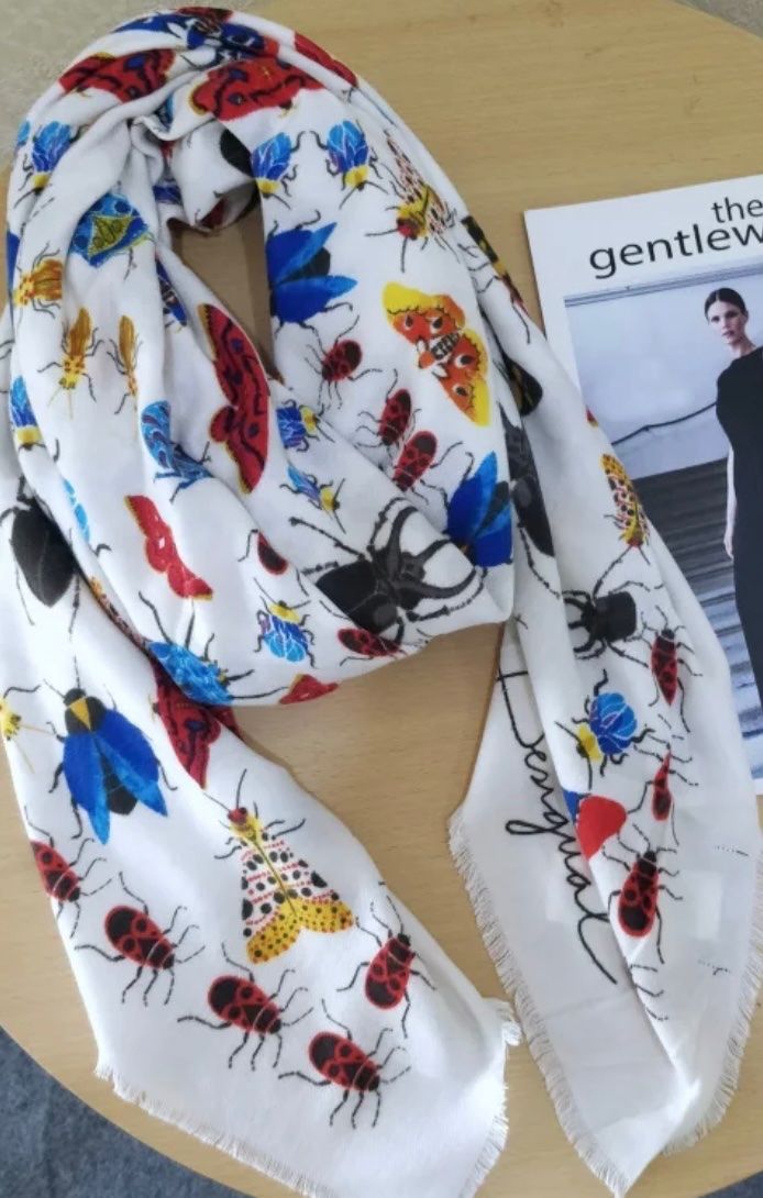 Foulard & Sciarpe: Desigual Schals – Nuovo (secondo la descrizione) da Birmenstorf AG venduto da BMW.M5 2