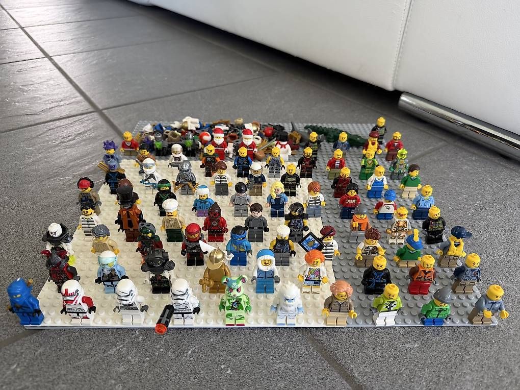Lego Kit di costruzioni: Lego Figuren ca 70 Stück – Usato da Muri AG venduto da cag733