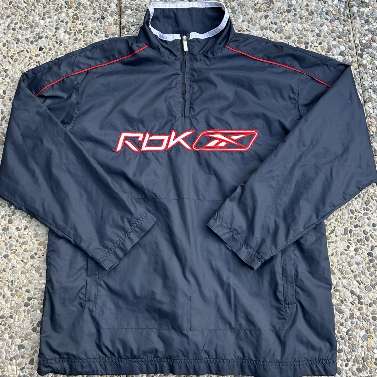 Reebok Giacche: Vintage Reebok Windbreaker Half Zip Jacket – Usato da brent venduto da fksapes 1