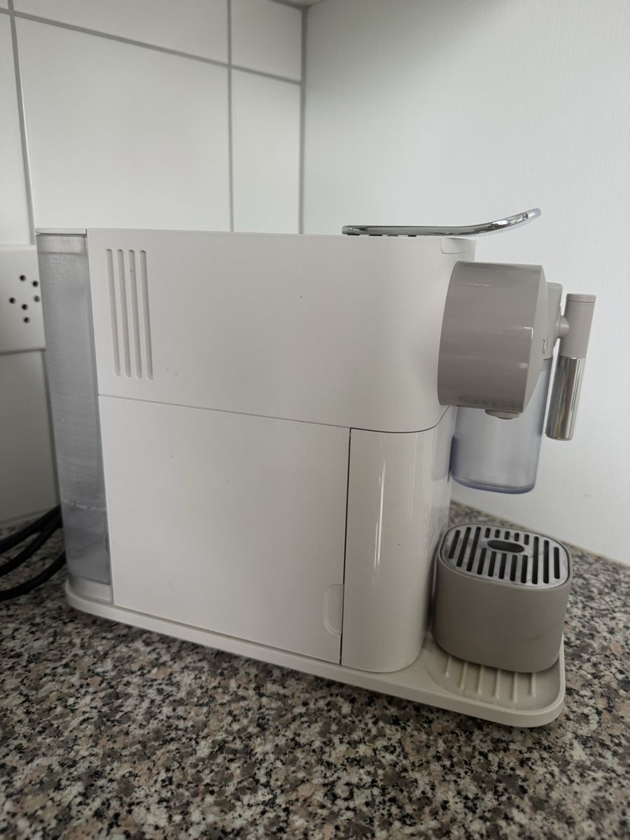 Nespresso Macchine per caffè & Macchine per espresso: Nespresso Lattissima One – Usato da Richterswil venduto da LuluGL 1