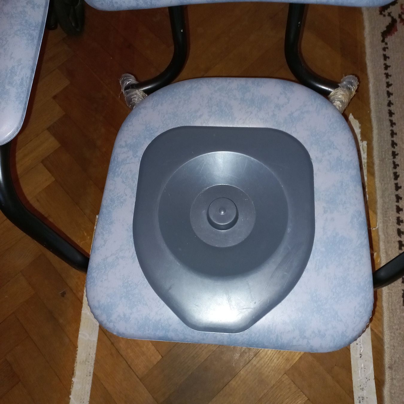 Stühle: Chaise percée – Gebraucht aus Jongny von dve_7nbz 2