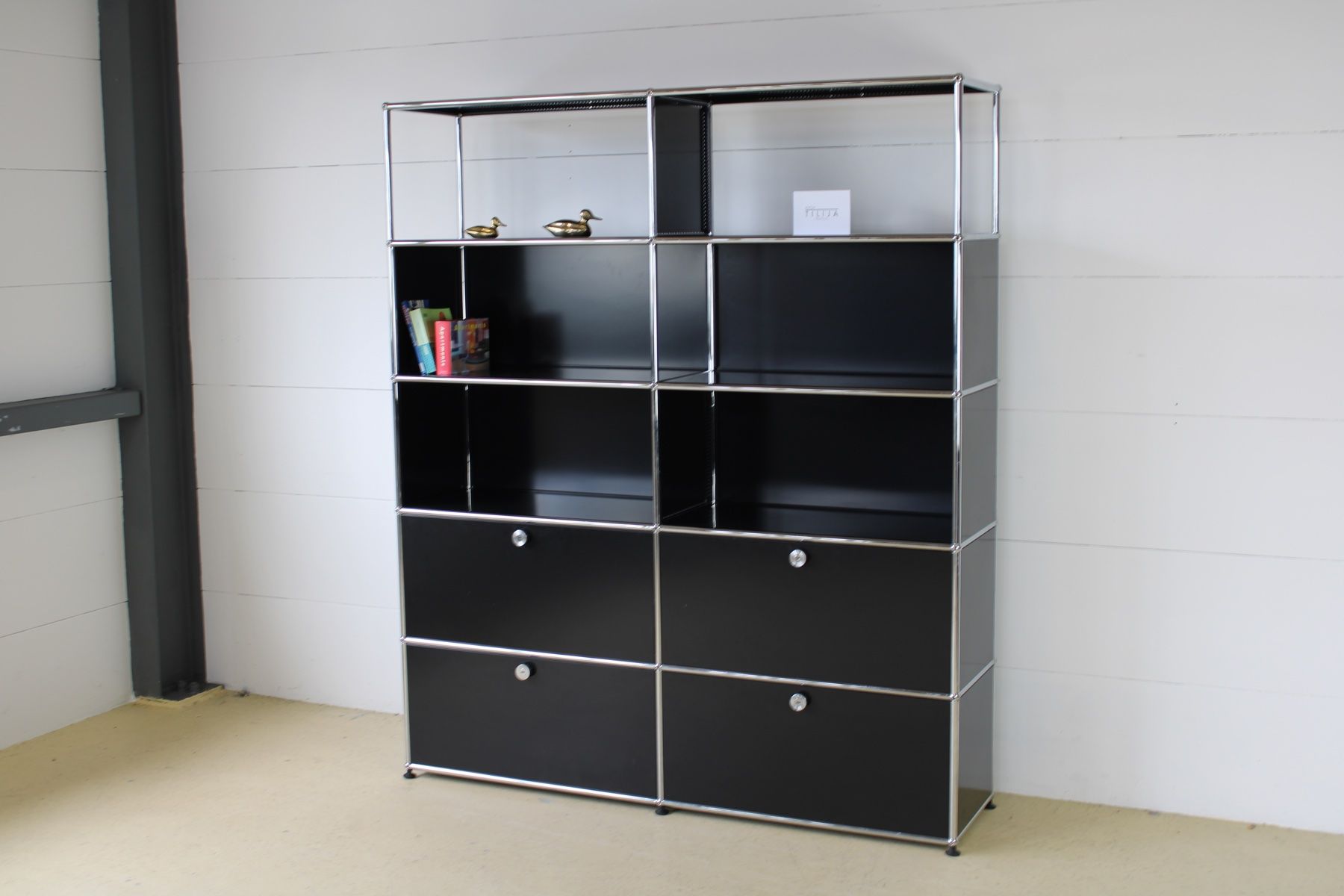USM Cassettiere: USM Sidebaord Graphitschwarz, Lieferung & Umbau möglich – Usato da Meinisberg venduto da atelier_TILIJA 7