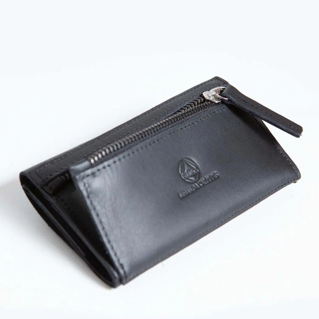 Portafogli: Minimalist Black Leather Wallet - Stylish and Durable – Nuovo e nell'imballaggio originale da St. Gallen venduto da che_hope17 1
