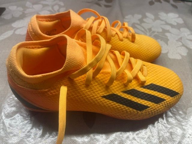 Adidas Schuhe für Jungen: Adidas Kinder Fussballschuhe – Gebraucht aus Areuse von gho_z7qh