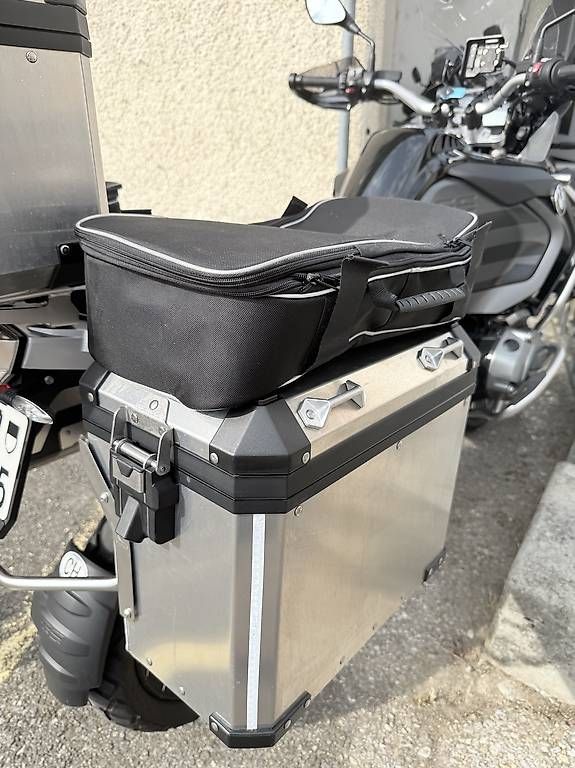 Topcases: Sacs pour valises latérales de moto – D'occasion à Cousset par deb_9rff 1