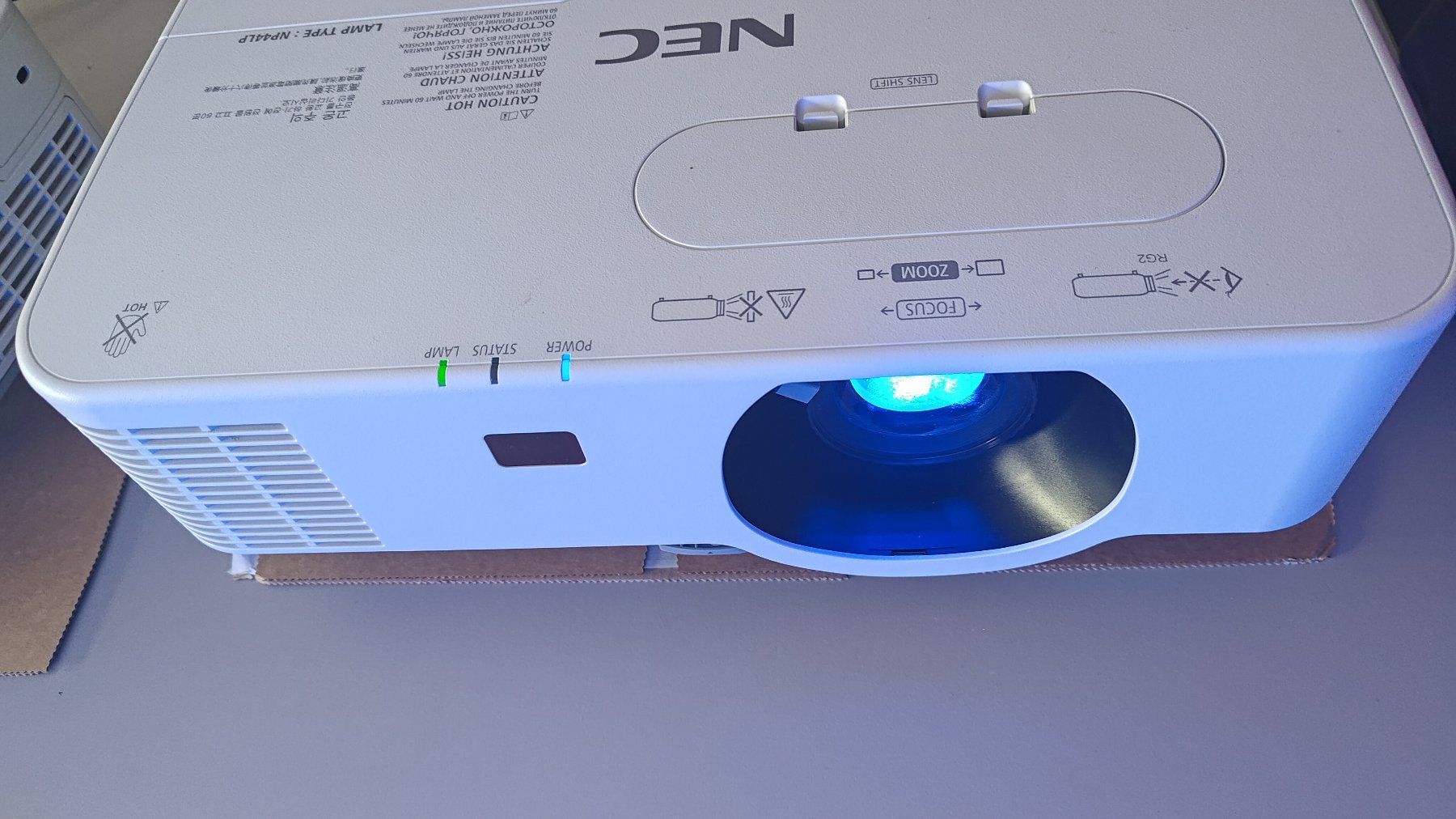 Nec Proiettori: Beamer NEC NP-P554W – Usato da Unterägeri venduto da sumatronic 1
